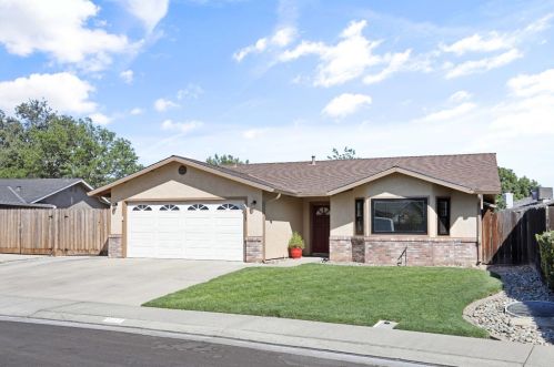 1005 Shadow Ridge Dr, Modesto, CA 95351-4961
