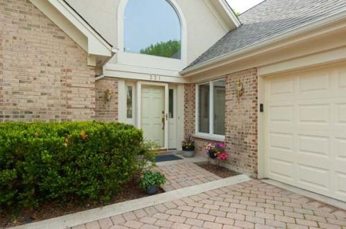 331 Rivershire Ct, Half Day, IL 60069-3823
