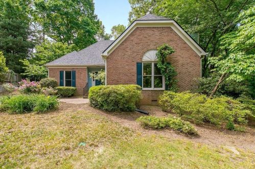 681 Oakledge Dr, Marietta, GA 30060-6937