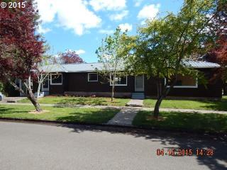 612 4th St, Woodburn, OR 97071-4030