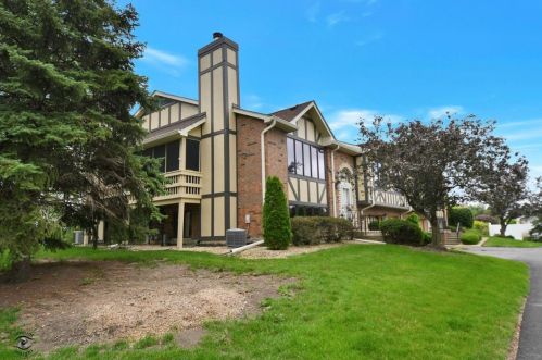 9211 Windsor Pkwy, Tinley Park, IL 60487-7376