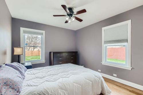 7022 Keeney St, Niles IL  60714-3038 exterior