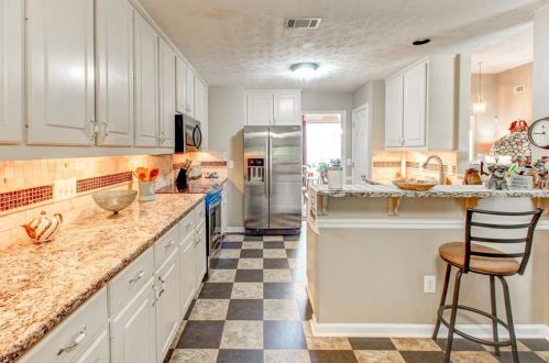 15 Ashford Cv, Porterdale, GA 30014-3628