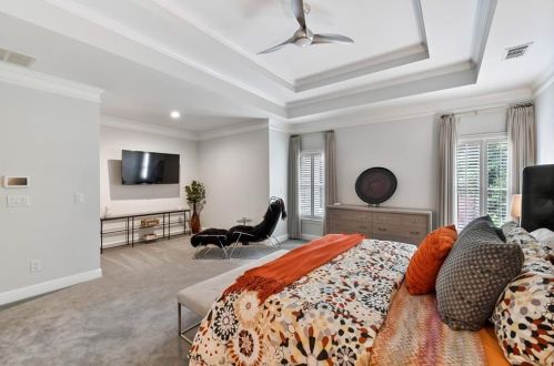 800 Lake Summit Dr, Atlanta GA  30342-1975 exterior