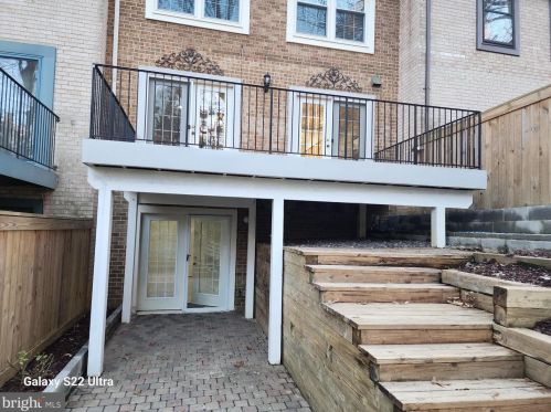 2121 Golf Course Dr, Herndon, VA 20191-3831
