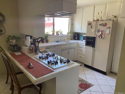 6337 Westview Dr, Riverside CA  92506-5325 exterior