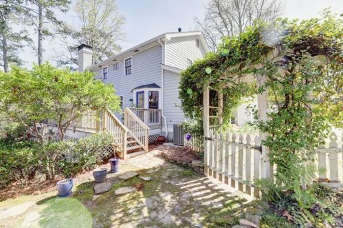 7000 Hunters Br Dr, Atlanta GA  30328-1718 exterior