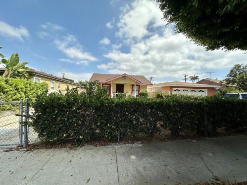 944 Rosewood Ave, Inglewood, CA 90301-3739