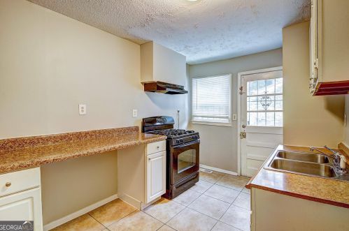389 Holderness St, Atlanta GA  30310-1725 exterior