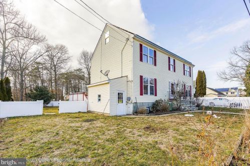 4 Vine St, Berkeley Township, NJ 08721-2421