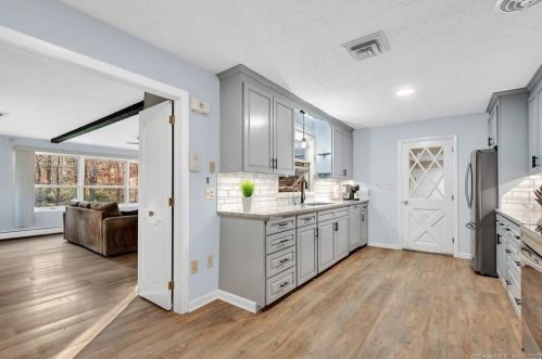 83 Pilgrim Rd, Torrington, CT 06790-3015
