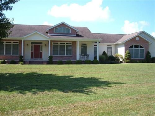 15 Windswept Dr, Nashville, IL 62263-5048