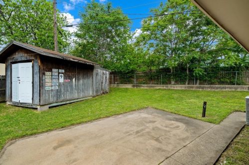 1854 Wintergreen Rd, Carrollton TX 75006-7543 exterior