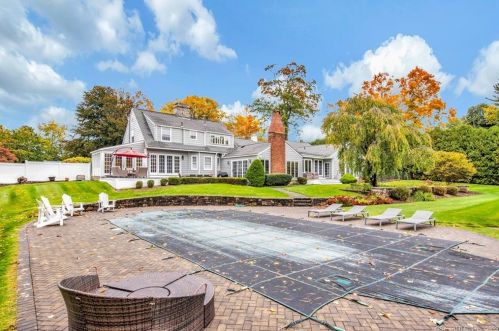 107 Eastfield Rd, Waterbury, CT 06708-3253