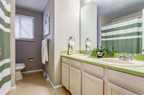 6117 Locust St, Englewood CO 80112-1324 exterior