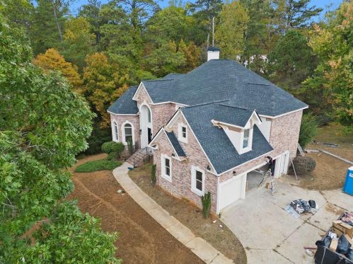 695 Highland Oaks Dr, Atlanta GA  30331-9210 exterior