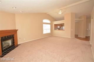 3240 Creekshore Dr, Indianapolis IN  46268-5082 exterior