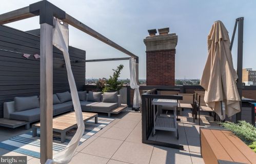 214 12th St, Philadelphia PA  19107-5514 exterior