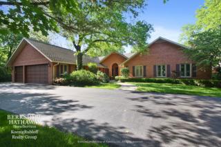 25 Overlook Dr, Golf, IL 60029-3001