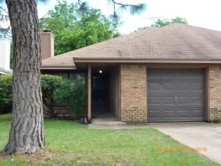 6518 Oak Forest Ct, Fort Worth TX  76112-5564 exterior