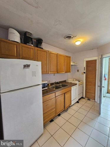 2045 Christian St, Philadelphia PA 19147-4216 exterior