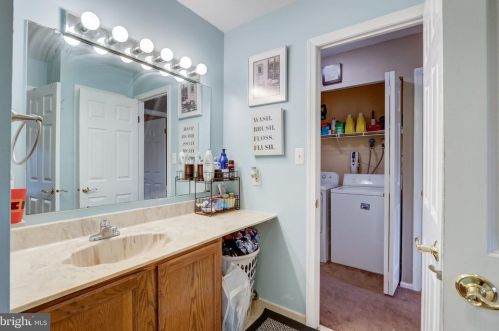 4 Crawford Ct, Trenton NJ  08690-3618 exterior