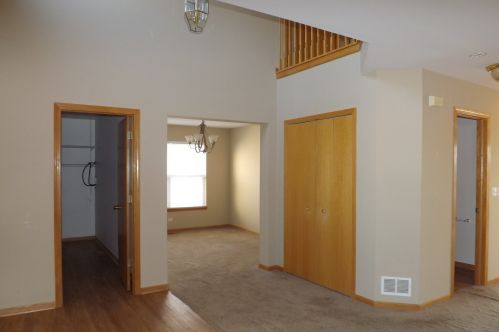 9 Winding Canyon Ct, Barrington Hills, IL 60102