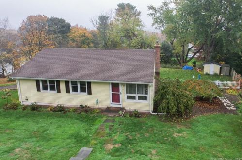 39 Maryland Dr, Middlefield CT  06455-1005 exterior