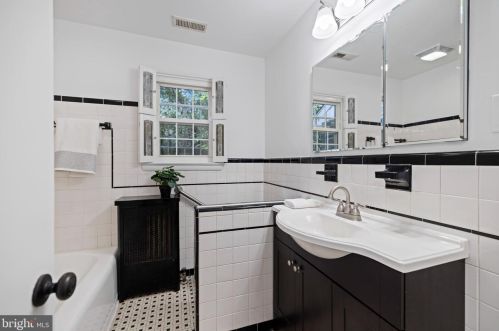 1700 14th St, Arlington VA  22209-2941 exterior