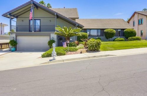 1080 Circle Dr, Escondido, CA 92025-4511