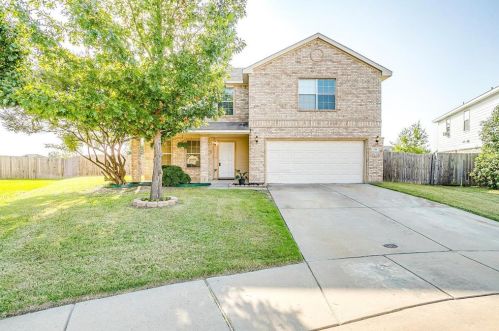 549 Crystal Springs Dr, Fort Worth, TX 76108-4655