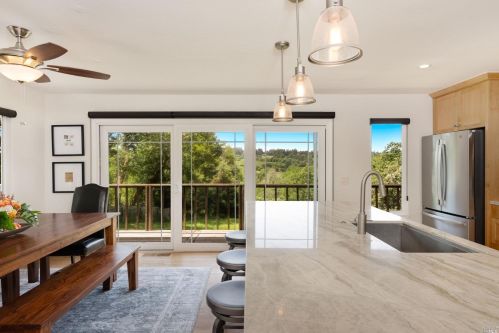 1681 Barlow Ln, Sebastopol, CA 95472-2510