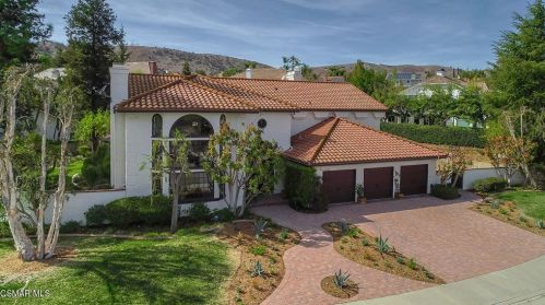 6059 Canterbury Dr, Calabasas, CA 91301-4132