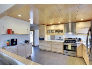 10210 38th Ct, Minneapolis, MN 55441-1670