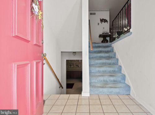 1883 Manchester Ln, Lancaster PA  17601-6210 exterior