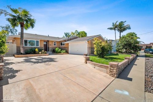 2214 Milton Ct, San Diego, CA 92110-1115
