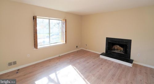 32 Geraldine Rd, East Windsor NJ  08520-2630 exterior