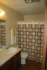 565 Harlow Rd, Springfield OR  97477-1185 exterior
