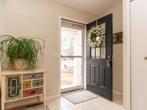 1825 Bromley Dr, Saint Paul, MN 55125-8802