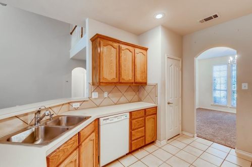 5841 Pearl Oyster Ln, Fort Worth TX  76179-7563 exterior