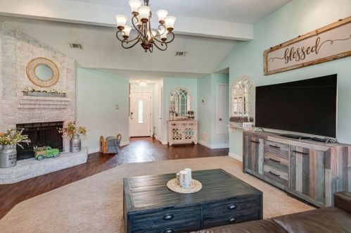 6401 Peggy Dr, Fort Worth TX  76133-4429 exterior