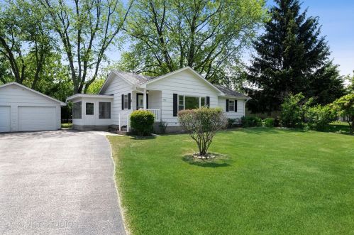 4367 Kennedy Dr, Gurnee, IL 60031-3404