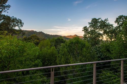 34 Vineyard Dr, San Rafael, CA 94901-1229