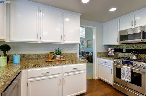 5900 Charter Oaks Dr, Hayward CA  94552-1678 exterior