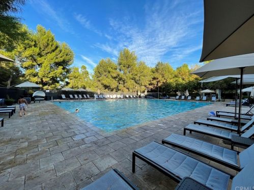 324 Quail Rdg, Irvine CA  92603-4240 exterior