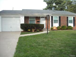 2545 Teakwood Manor Dr, Florissant, MO 63031-4437