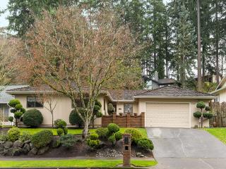 1840 Parkwood Dr, Portland, OR 97225-5345
