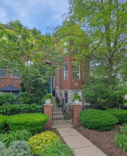 940 Shandrew Dr, Naperville, IL 60540-8226