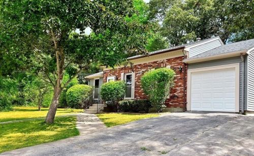17 Hickory Rd, Coventry, RI 02816-7636