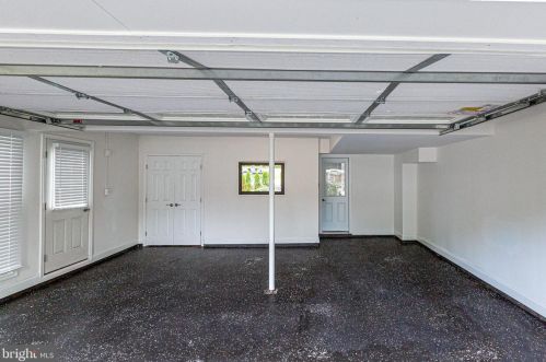 6309 Capella Ave, Springfield VA  22015-3220 exterior